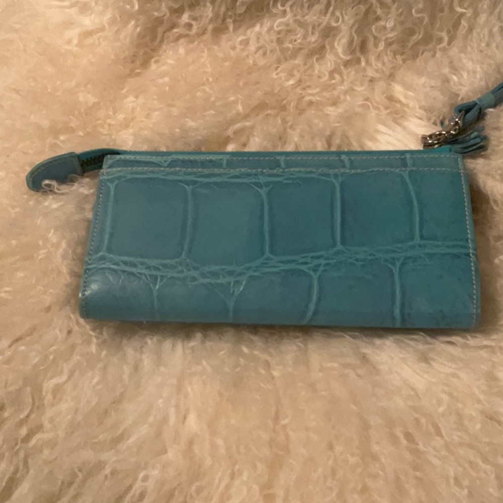 Dooney & Bourke Baby Blue Croc Wristlet Wallet With Silver Lock - Picture 2 of 11